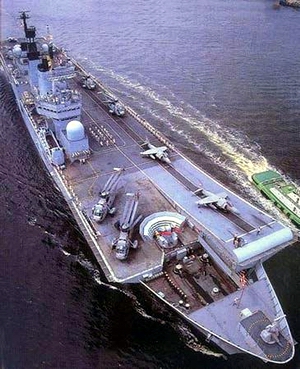 改装前的英国海军无敌级"卓越"号航母