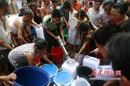 解决饮水困难人口_安徽年内有望解决百万贫困人口饮水问题(2)