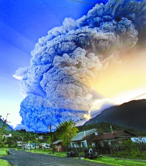 智利柴滕火山再次爆发(组图)