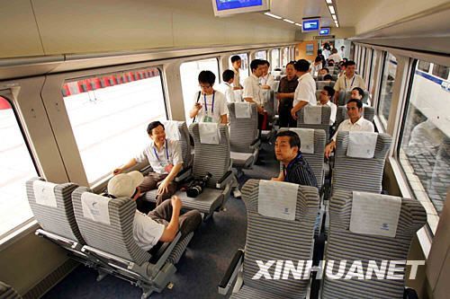 北京北至延庆市郊铁路S2线开通