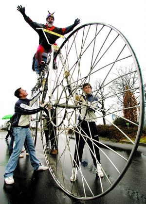 7米的自行车作为"世界上最大的自行车"入选了吉尼斯世界纪录.