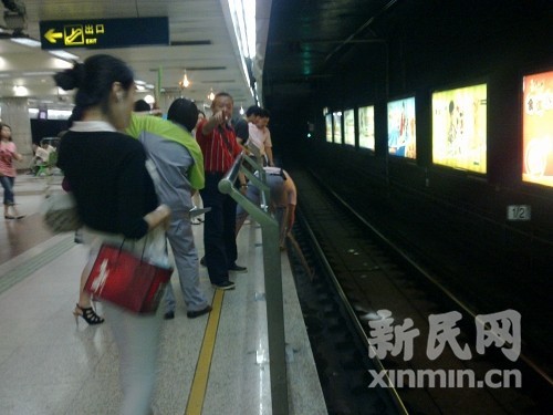 地铁被夹住怎么办 xin_250707061639390308918.jpg