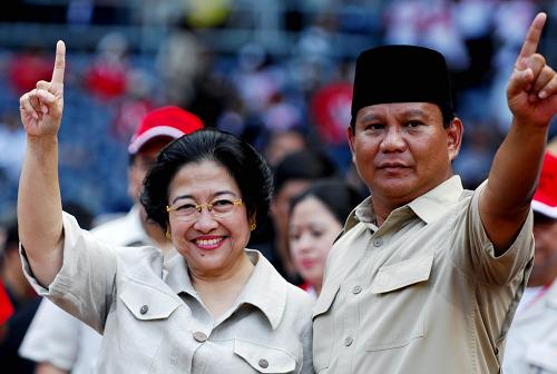 印尼前总统梅加瓦蒂参加总统竞选活动(图)